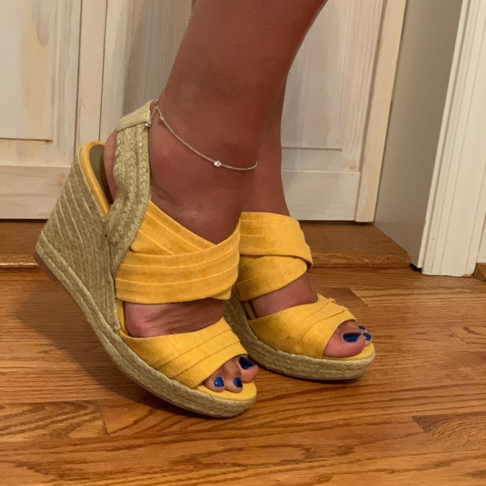 Yellow Platforms